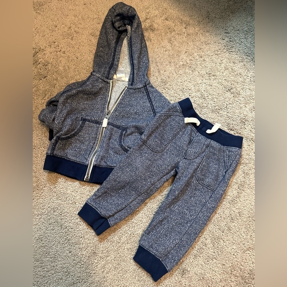 ☘️☘️☘️Carters boy sweatsuit 12m☘️☘️☘️